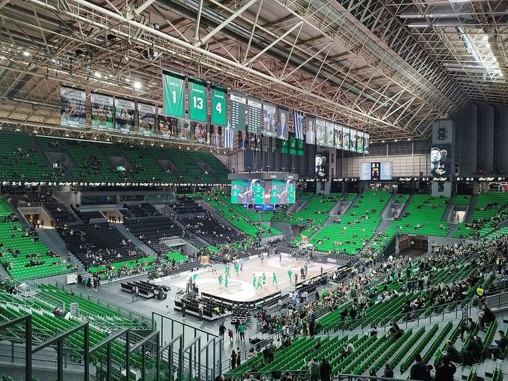 樊振东身披红色战袍加盟德甲，主场首秀8月22日（封面配图）